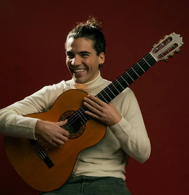 Michele Liso con la chitarra
